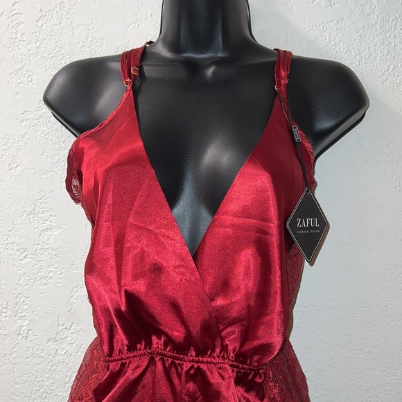 NWT Zaful Lace Insert Slip Criss Cross Bodysuit - Red Wine - Picture 7 of 11